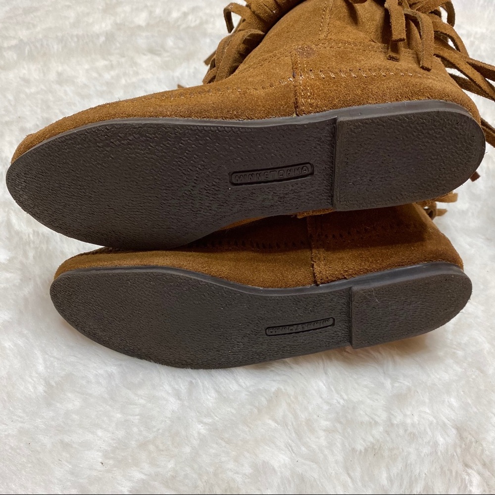 Minnetonka Calf Hi 3-Layer Fringe Boot Size 8 - image 5